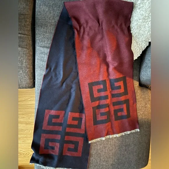 Givenchy wool scarf - Picture 2 of 2